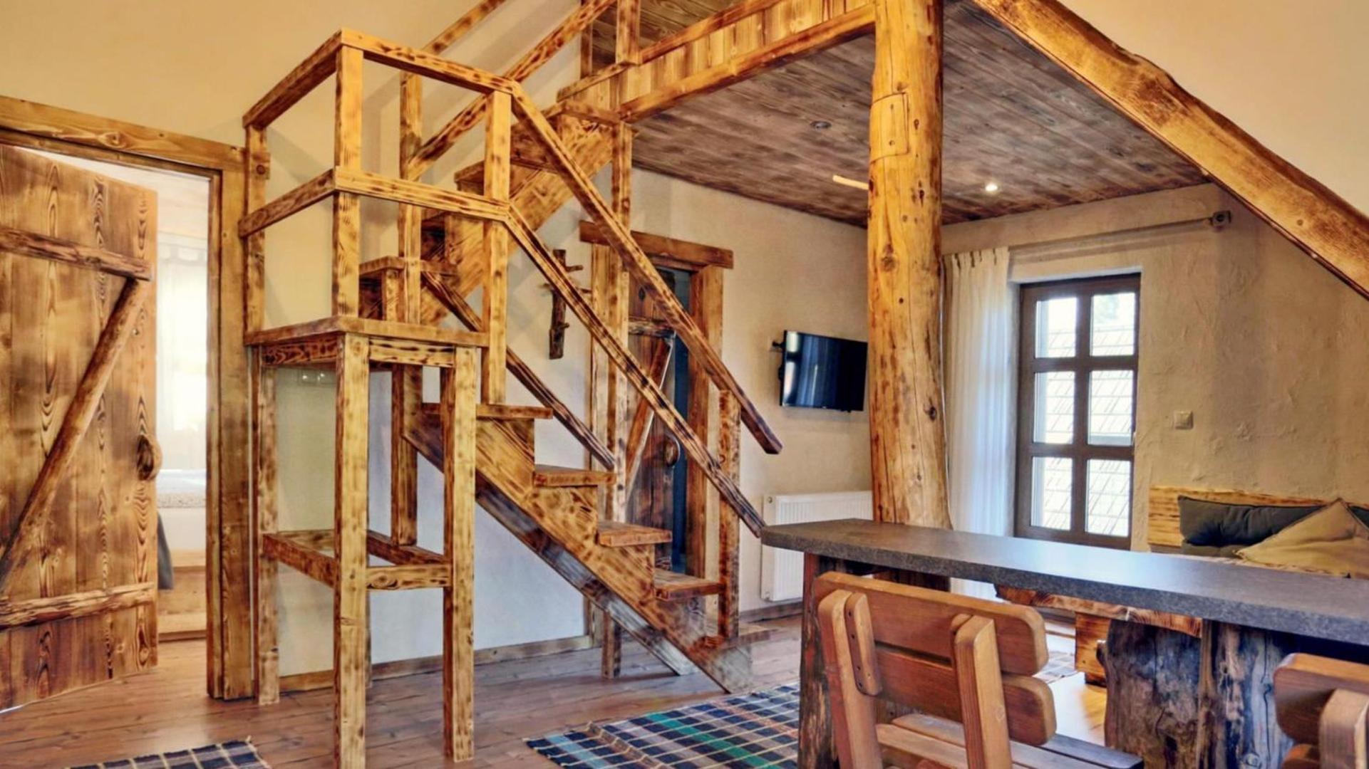 Chata Baba Yaga Zdiar Bilik gambar